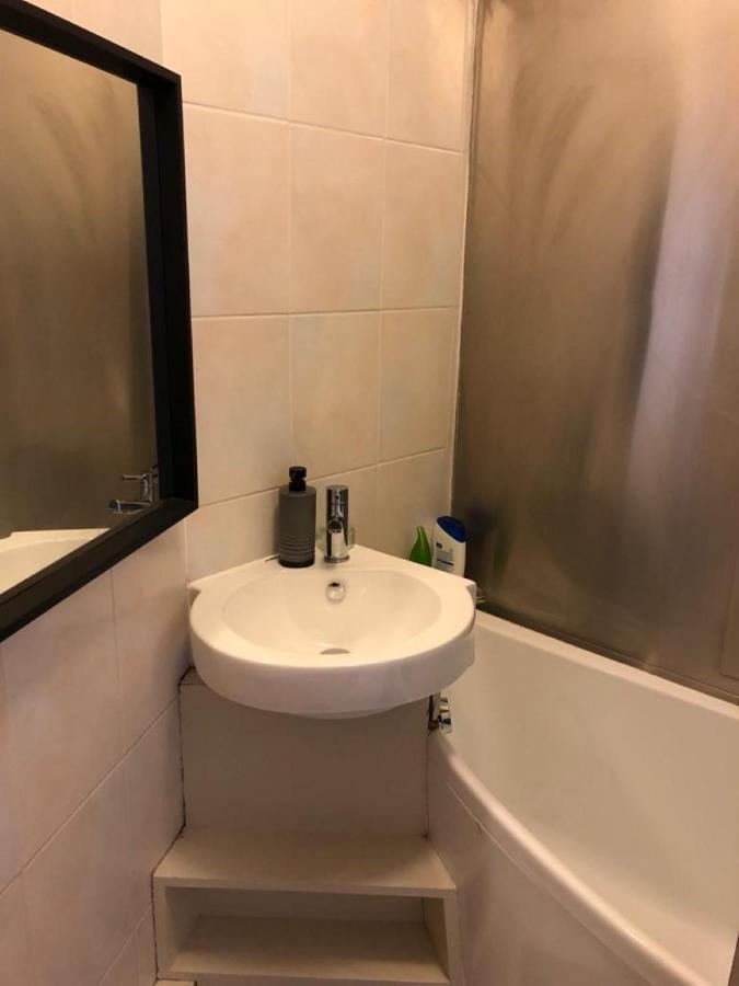 לונדון Splendid 1 Bedroom Flat + Terrace מראה חיצוני תמונה